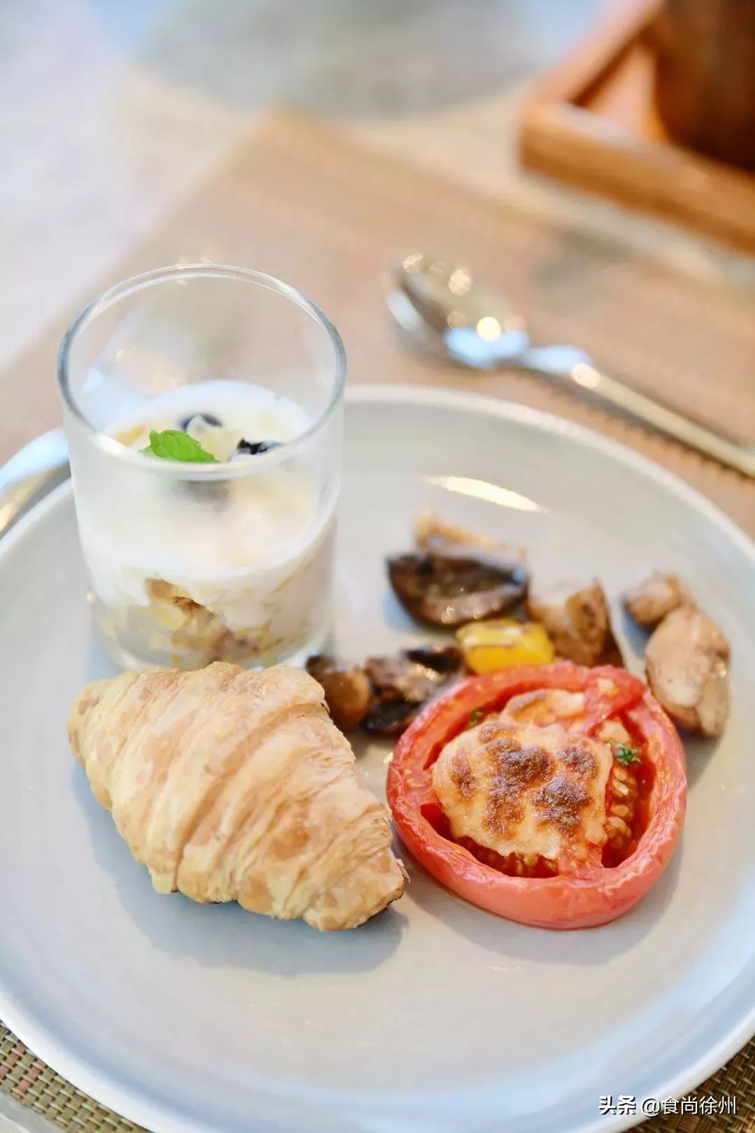 赛过活神仙的上一句,赛过活神仙逍遥自在