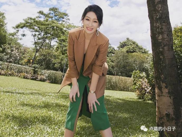 被秦海璐穿过的那些牌子,简直就是中年姐姐穿搭的模版