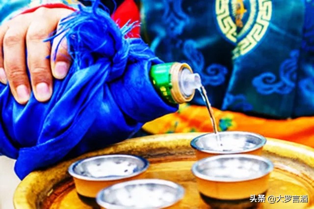 古老的祭祀与迎客的“下马酒”