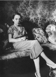 她浪漫史不断，近乎放荡，经常语出惊人“不当作家，就去当*女妓**”