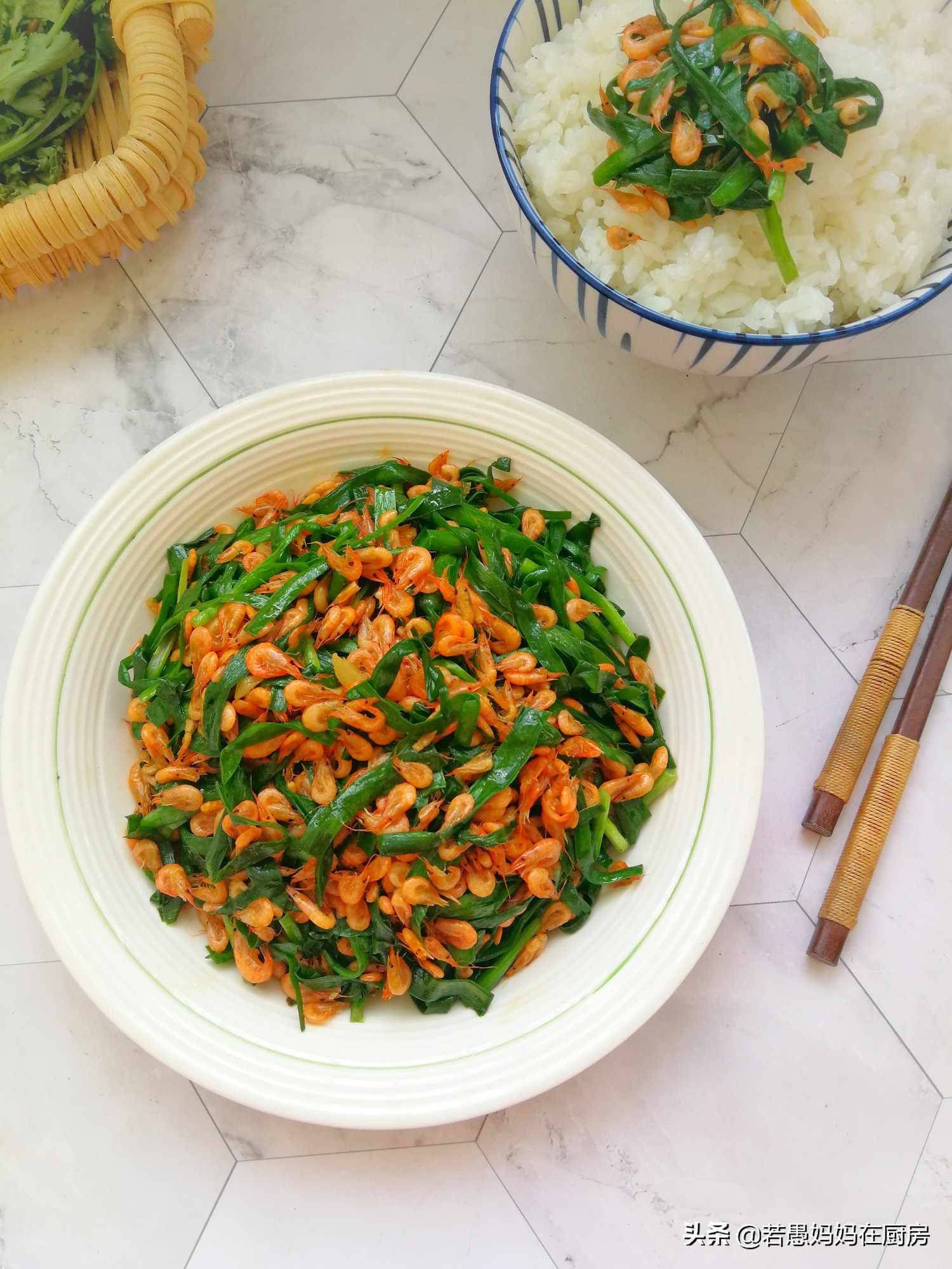 韭菜炒河虾的虾怎么处理,韭菜炒河虾要先把河虾焯水吗