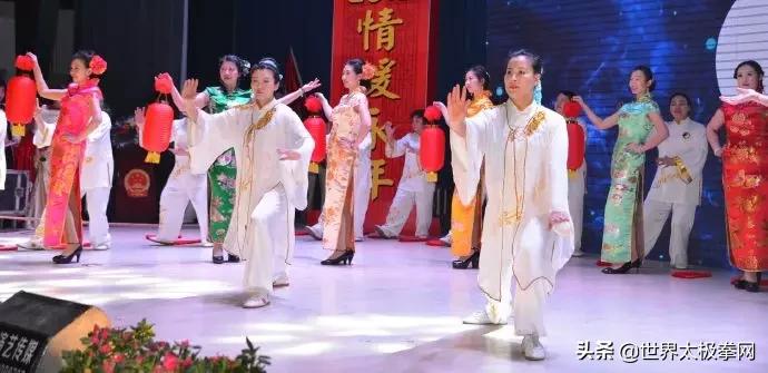 古韵中华高档女士太极表演服,太极精神旗袍