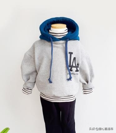 韩国童装短袖t恤搭配,早秋流行什么衣服童装