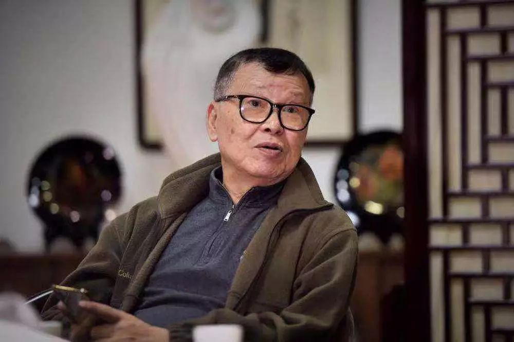 一个想变成蚯蚓的男人，和一个想变成鹅的女人