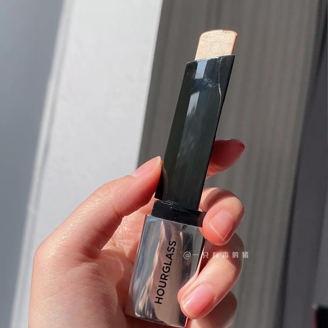 黄皮彩妆推荐一套还是二套,适合黄皮的大牌彩妆推荐眼影