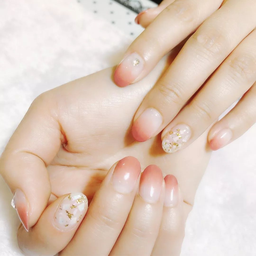 粉嫩渐变果冻唇,无美颜无滤镜的果冻甲