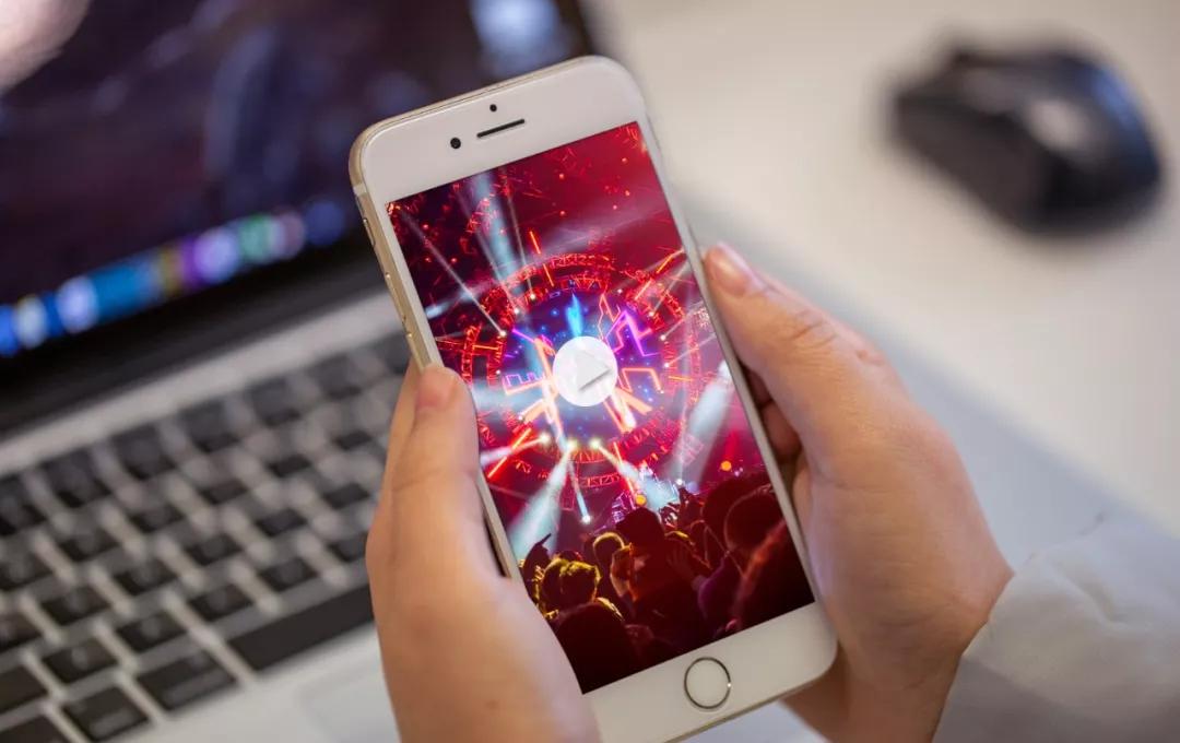 他以“表帝”自居，受粉丝膜拜，真面目令人惊讶……