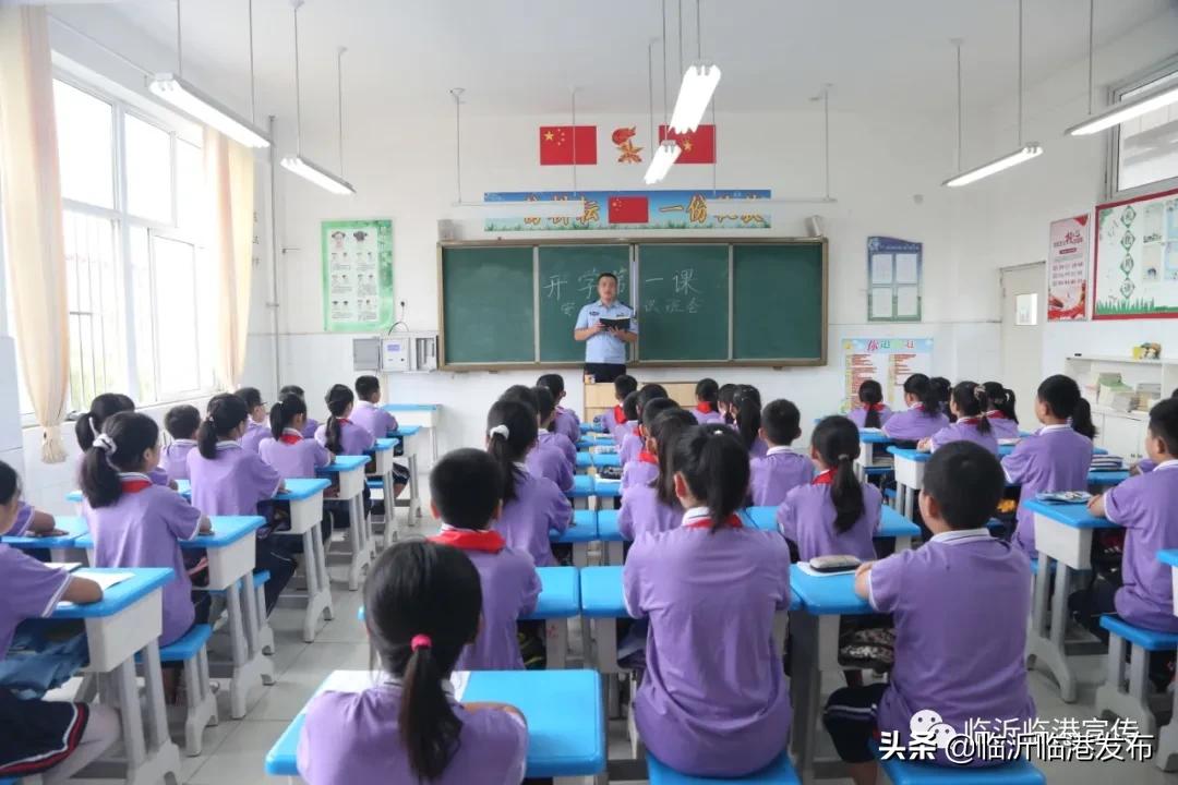 神兽归笼开学第一天惊喜,神兽归笼开学第一天展板