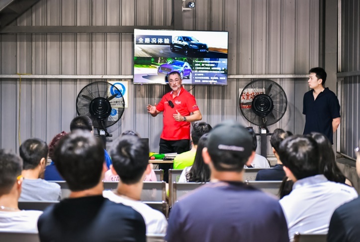 轻松驾驭征服全地形,无畏驰骋全地形