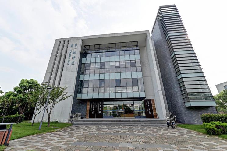 上海海事大学实力强，录取分数线高，全国排名第3的海洋大学