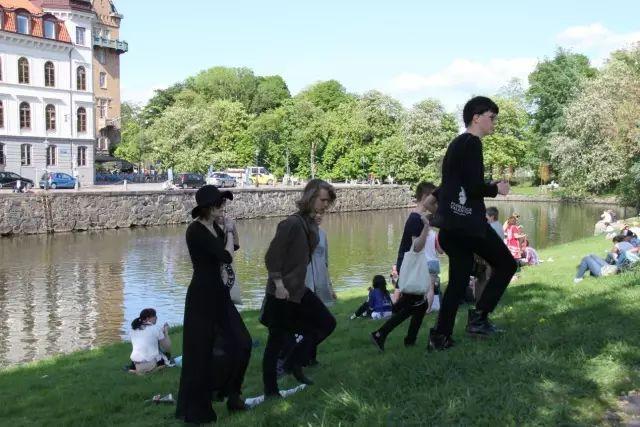 深夜除了晒烤串，还能晒太阳