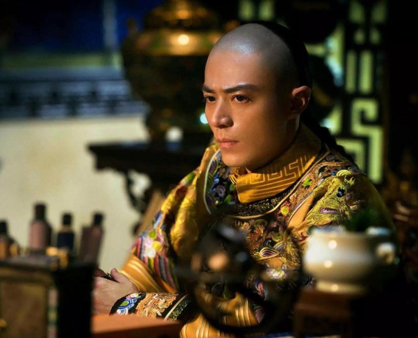 刘罗锅说乾隆是明君还是昏君,大清乾隆皇帝是昏君还是明君