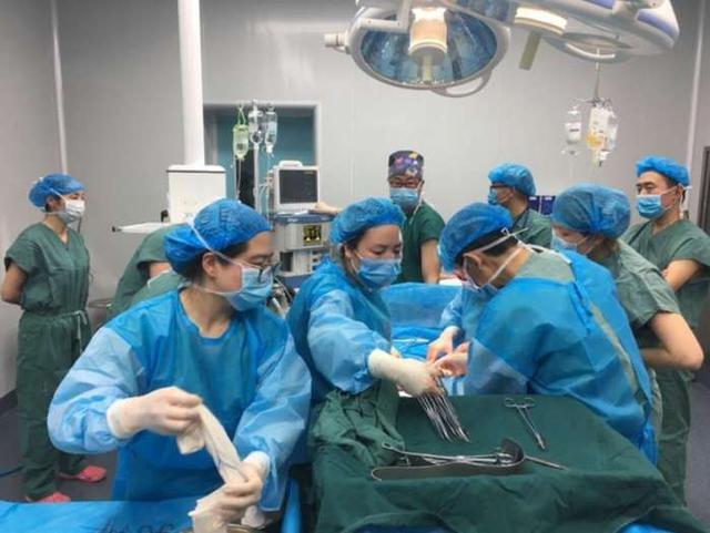 孕妈生宝宝痛得大叫,孕妈生娃十级痛感觉