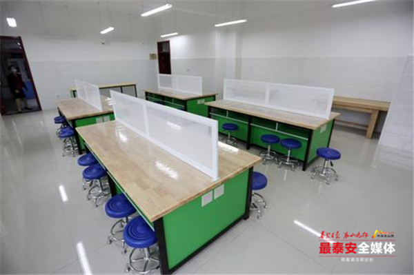 学校独特的文化氛围和人文气息,学校教育环境和氛围