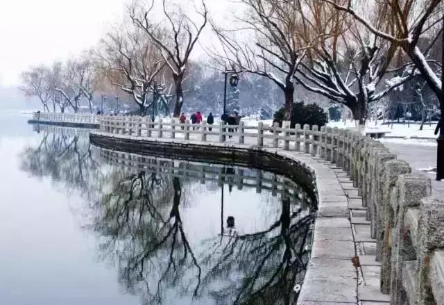 冬季山东山泉水最美最有韵味？济南山泉水美？泰山上下一片银白？