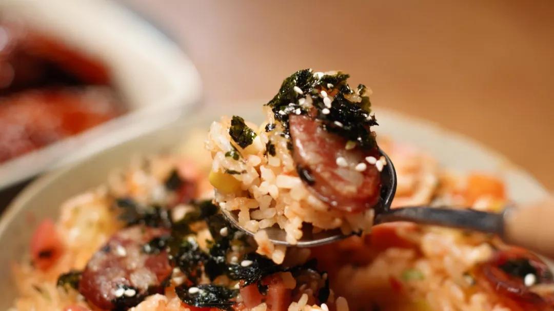 电饭煲生存指南，一键做一只番茄饭+蜜汁鸡翅+香软蛋糕