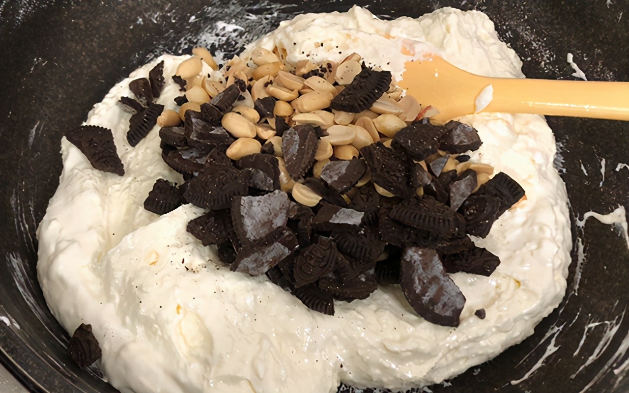 快过年了做软糯牛轧糖,自己做的牛轧糖味道棒棒哒