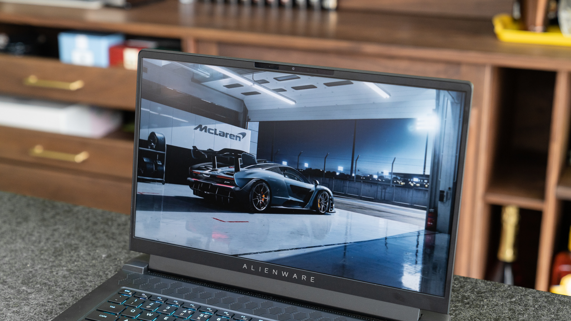 玩家的终极梦想英雄联盟,alienwarem15r6游戏本外观