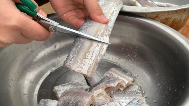 鱼肉怎么炸才会又脆又好吃,怎么炸的鱼又酥又香