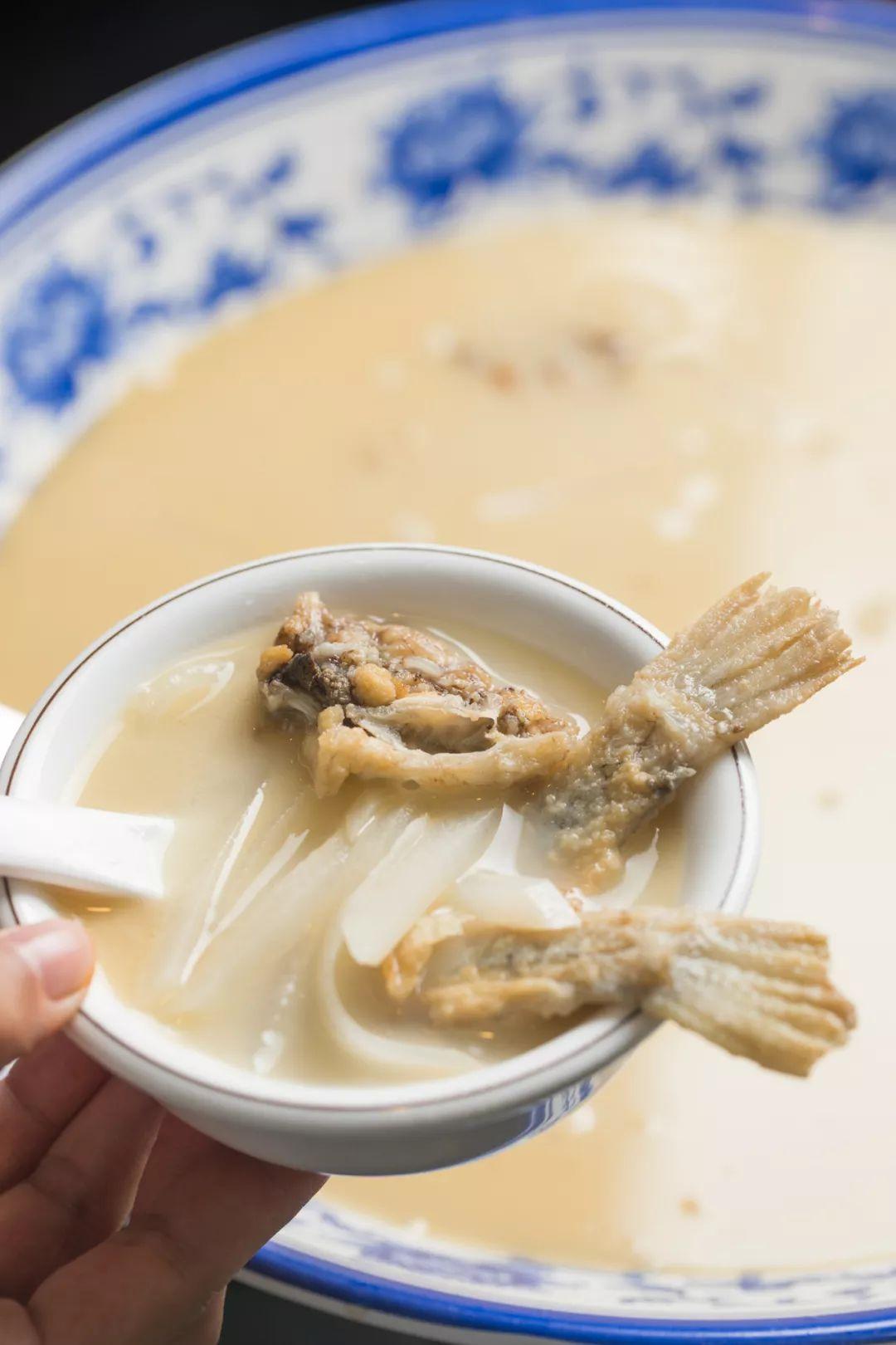 宝安人的顺德饭堂，生蚝用木桶蒸，还加黑松露