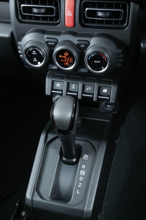 铃木吉姆尼越野试驾,动物凶猛