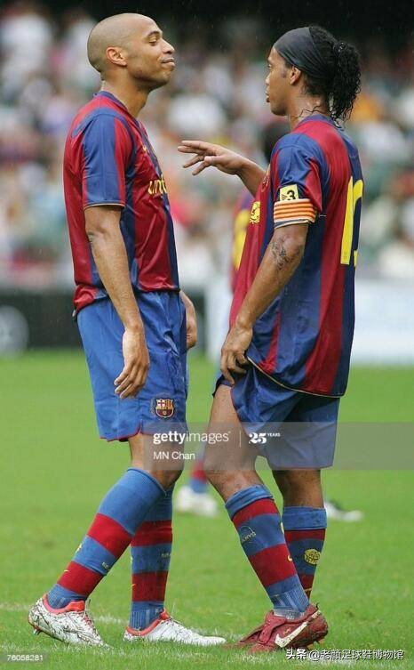 枪王加盟巴萨如愿获得欧冠，生涯唯一污点用手将法国队拍进世界杯