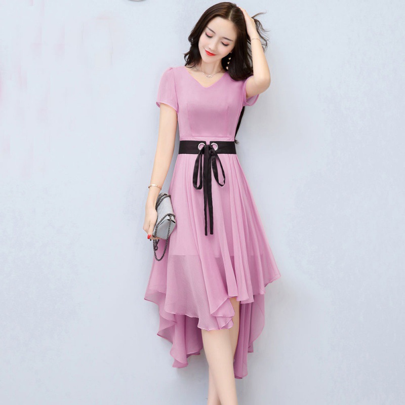 若人手持花枝，颤颤然，他人莫可学也。雪纺连衣裙，超仙的哦