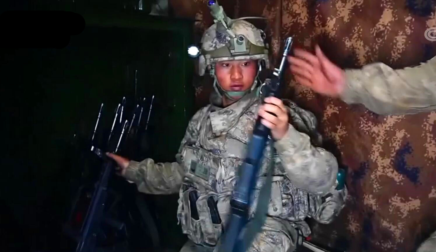 民兵换装21式迷彩和现役的一样吗,解放军新迷彩作战服图片