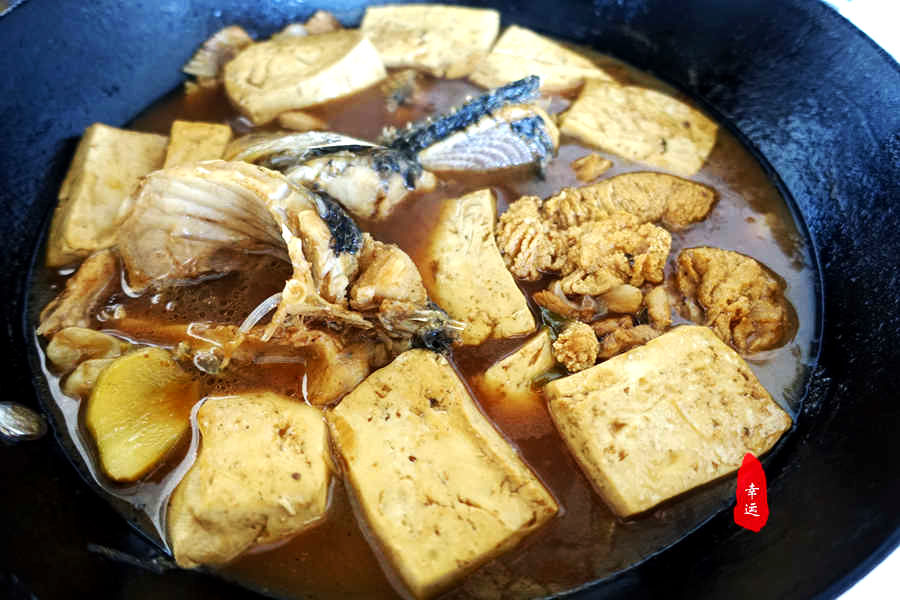 好吃的清汤豆腐炖鱼,鱼肉嫩鲜超下饭