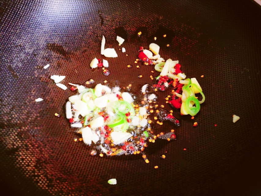 有虾有蟹的麻辣香锅做法,麻辣香锅有肉有海鲜怎么做