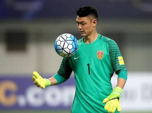 他是足球历史上最胖的门将,中国足球史上最牛的门将