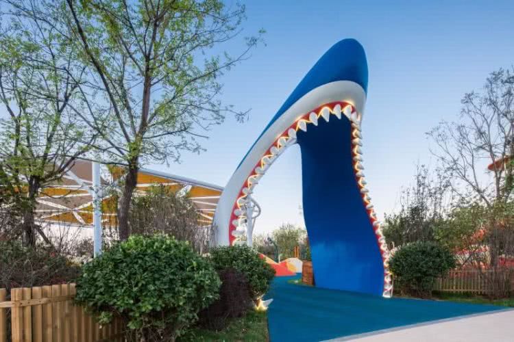 南戴河汐溪亲子酒店，北欧风情房推窗看海邂逅美景