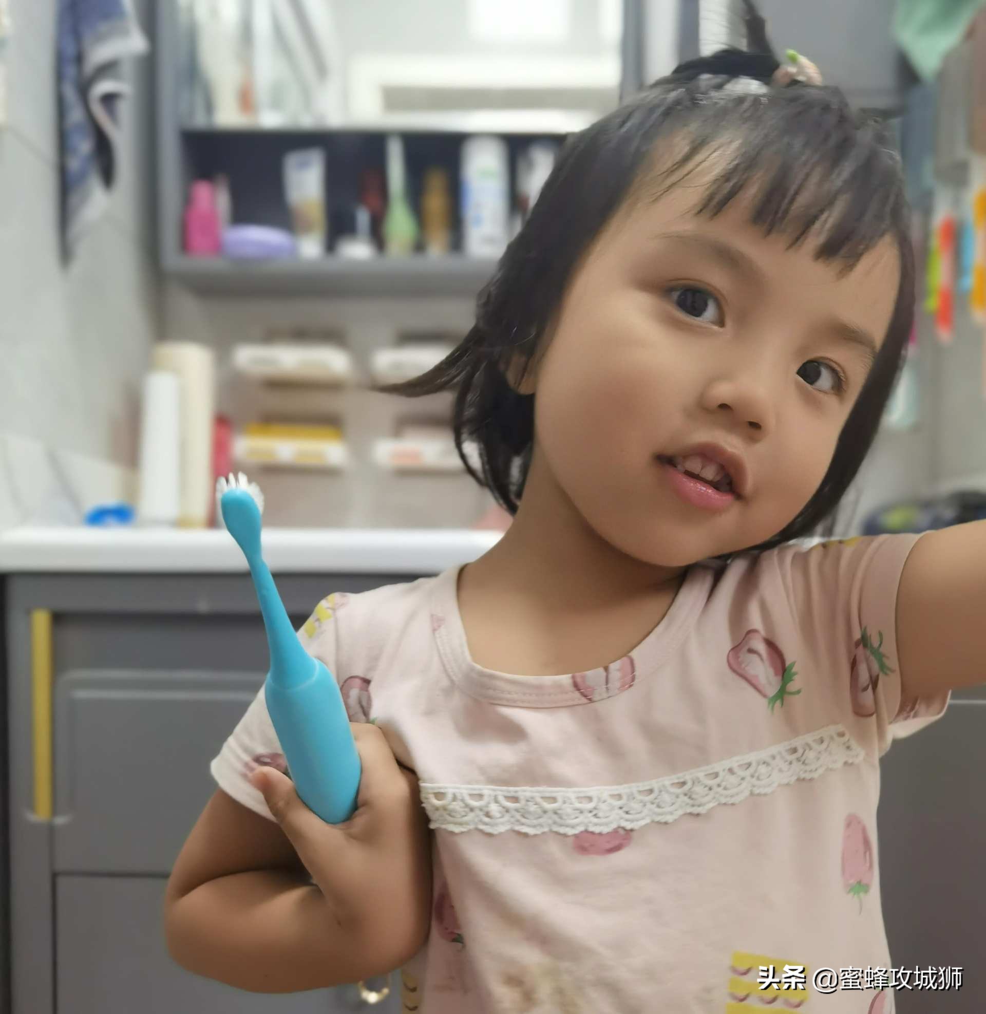 孩子牙齿问题多怎么挑选儿童牙刷,小孩的牙齿柔弱儿童牙刷如何选择