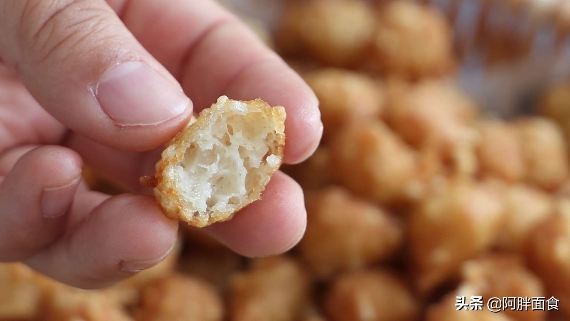 怎样炸丸子酥软好吃,开水烫面炸丸子视频