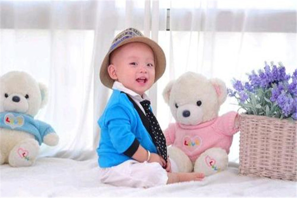 “国产最黑宝宝”走红,10分神似包青天,宝妈:我太太太难了