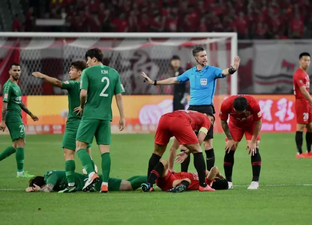 上港杨世元防线,上港后腰杨世元