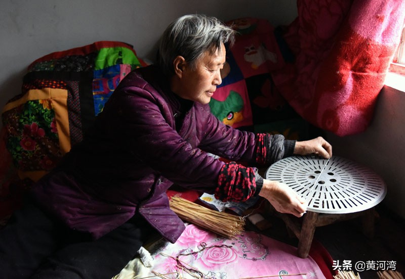 高粱干手工制作篦子,农村手工制作篦子