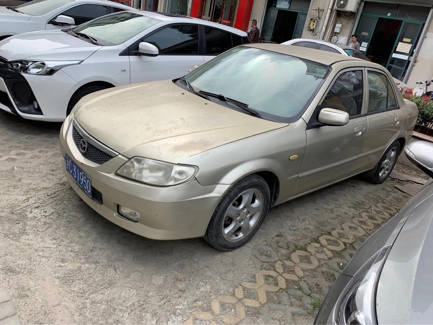 马自达323经典老车,买新车马自达3划算吗