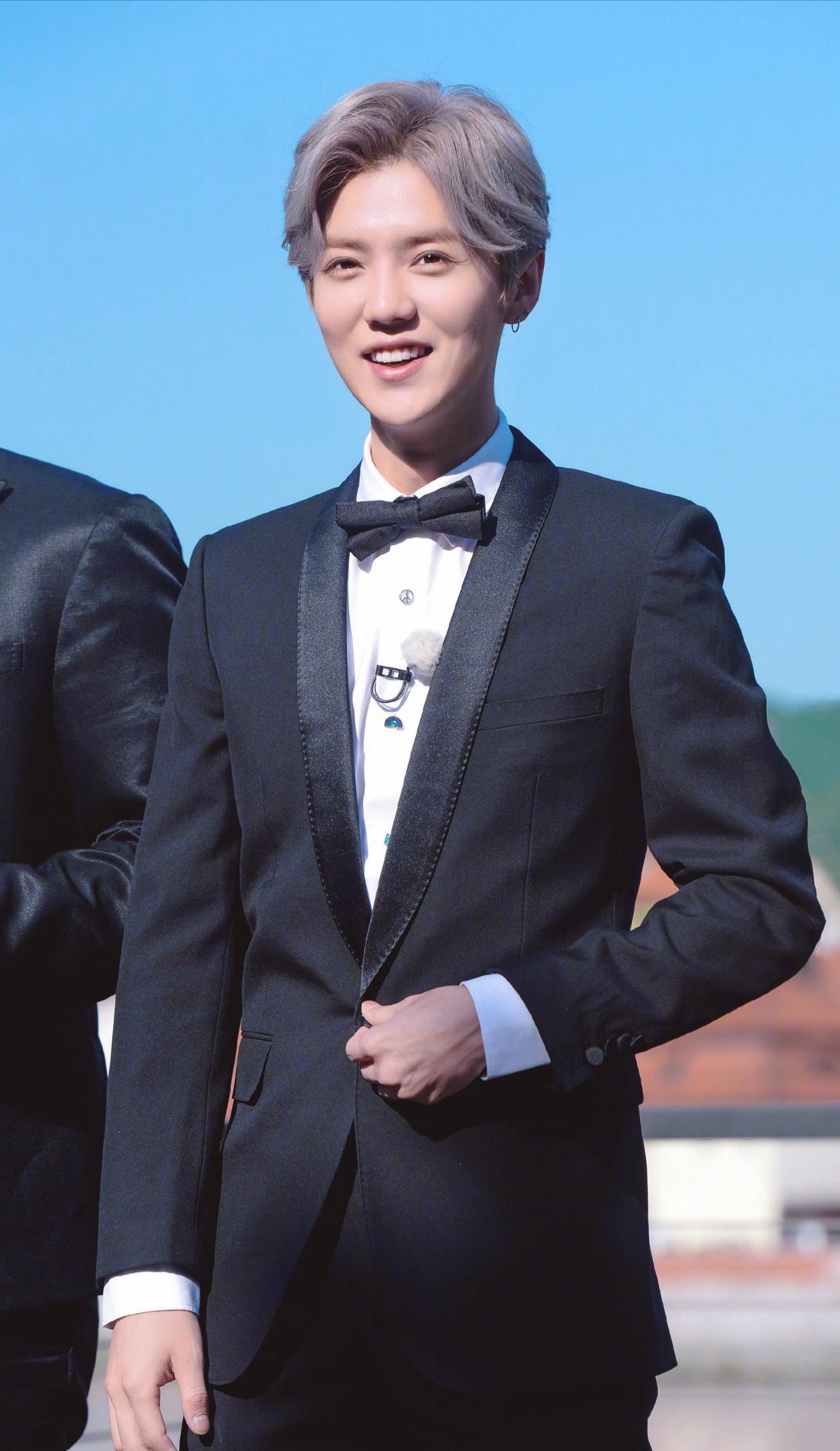 鹿晗穿西装好看吗,鹿晗穿西装好看