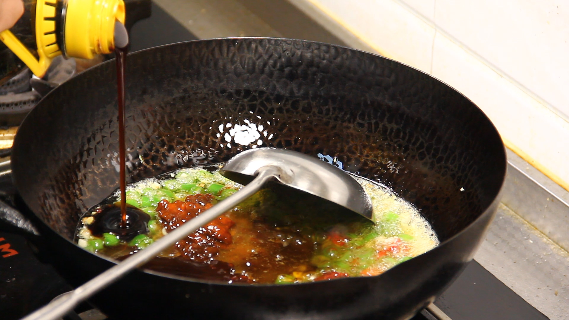 香菇牛肉酱二元一罐,香菇牛肉酱方便携带一小盒