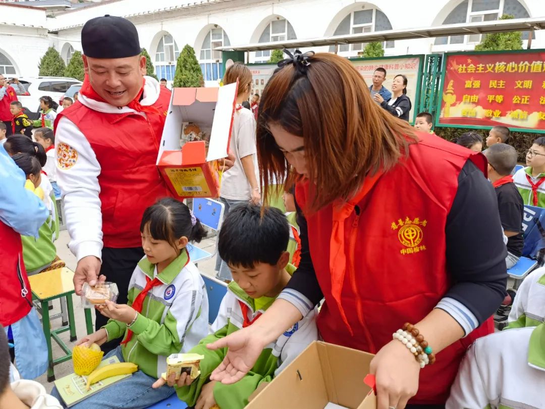 爱心团队助山区孩子圆梦,手拉手圆梦微心愿