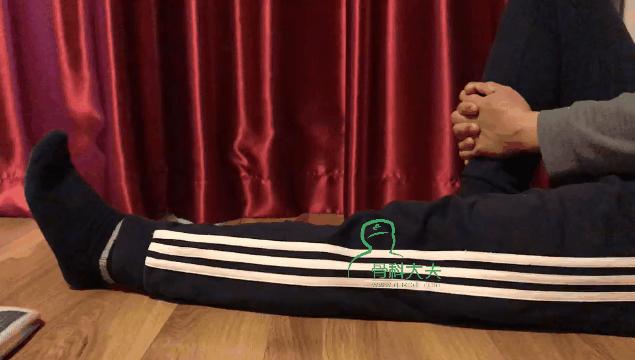 学会五个动作给膝关节减压,膝关节疼痛的五个简单锻炼动作