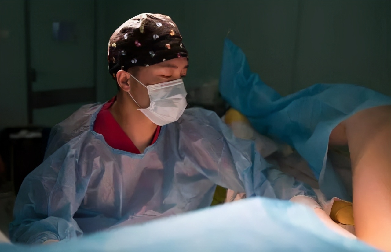 27岁产妇冒死双胞胎后续,高龄产妇冒死生宝宝