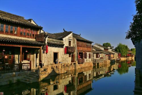 乌镇和周庄哪个周庄古镇值得去,周庄和乌镇哪个周庄一日游好玩