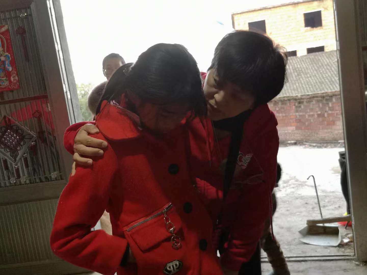 用爱浇灌花朵用心呵护成长,用爱浇灌你成长