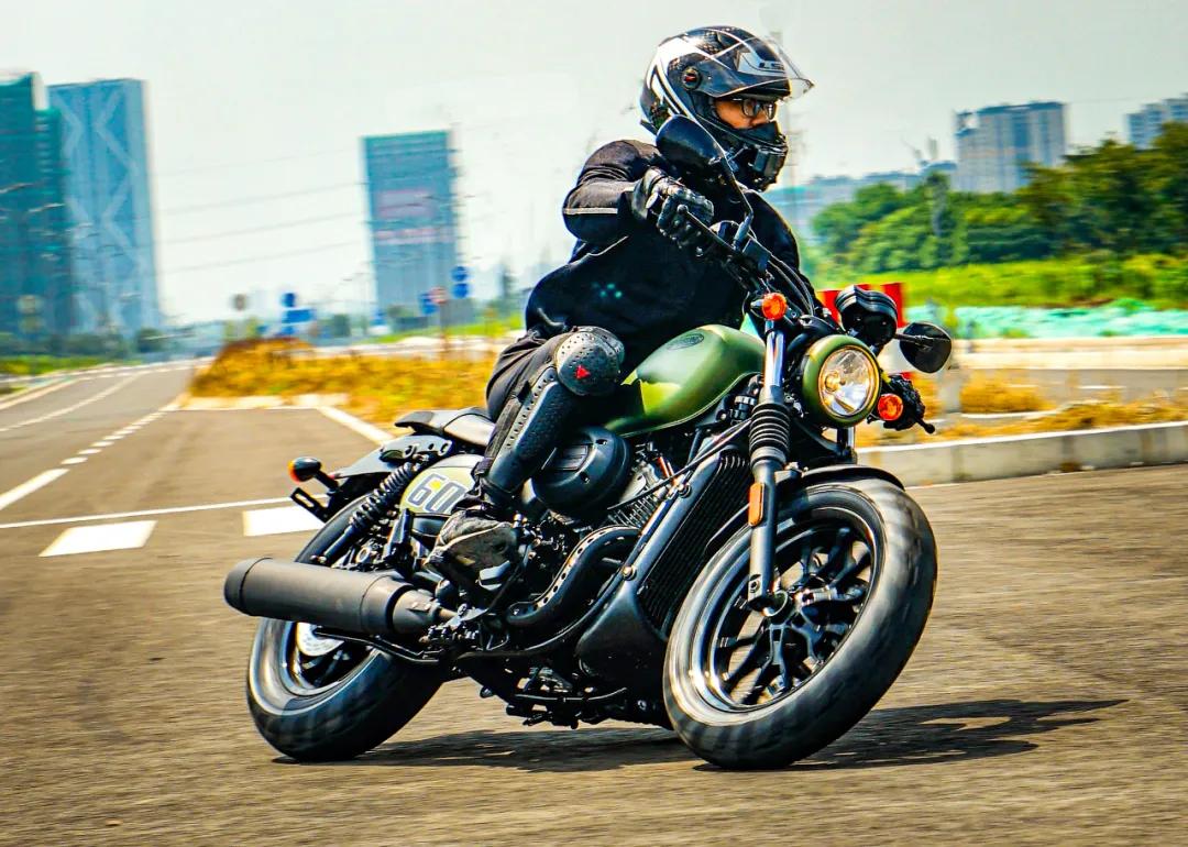 胖虎测评轻骑晓胜GV125S：唯一水冷V缸6气门21980元