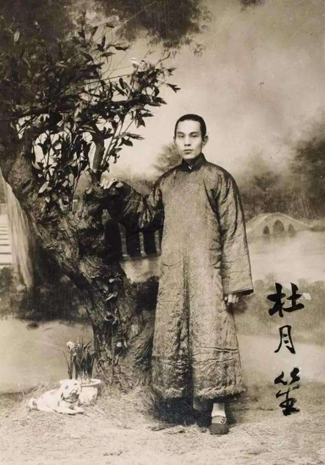 杜月笙是不是逃到台湾去了,杜月笙逃难到香港