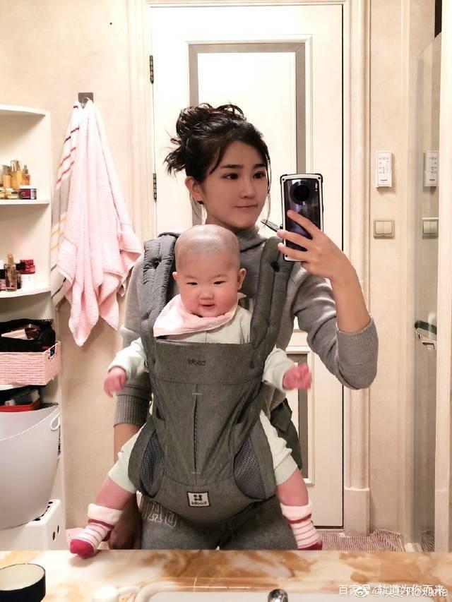 美女主播爆运动员丈夫孕期家暴还被拔指甲，男方甩锅激素太无语