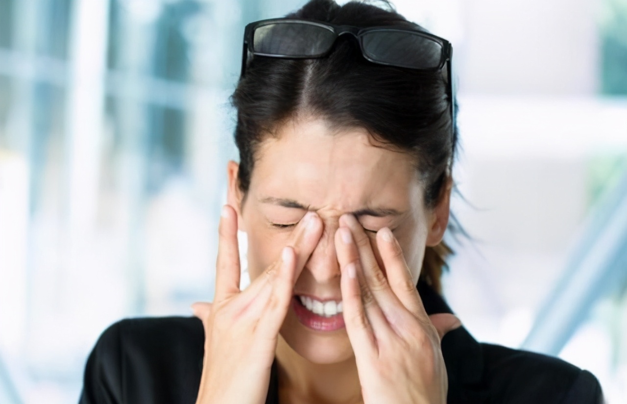 眼睛干涩模糊吃什么食物,眼睛特别干涩吃什么食物