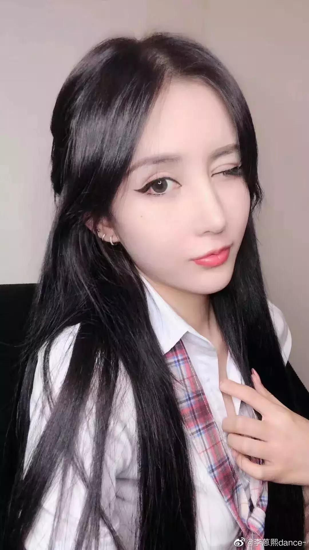 13岁开始整容,视李蒽熙为偶像!小Z娜娜是疯了吗?